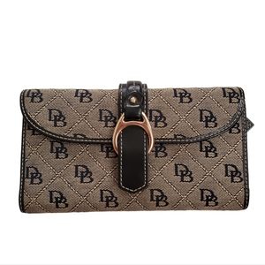 Dooney & Bourke Continenal Checkbook Wallet